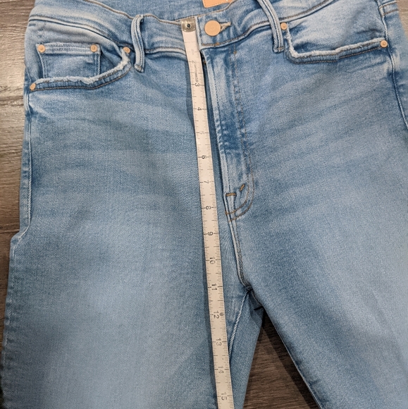 MOTHER The Insider Crop Step Fray Jeans - Picture 11 of 15